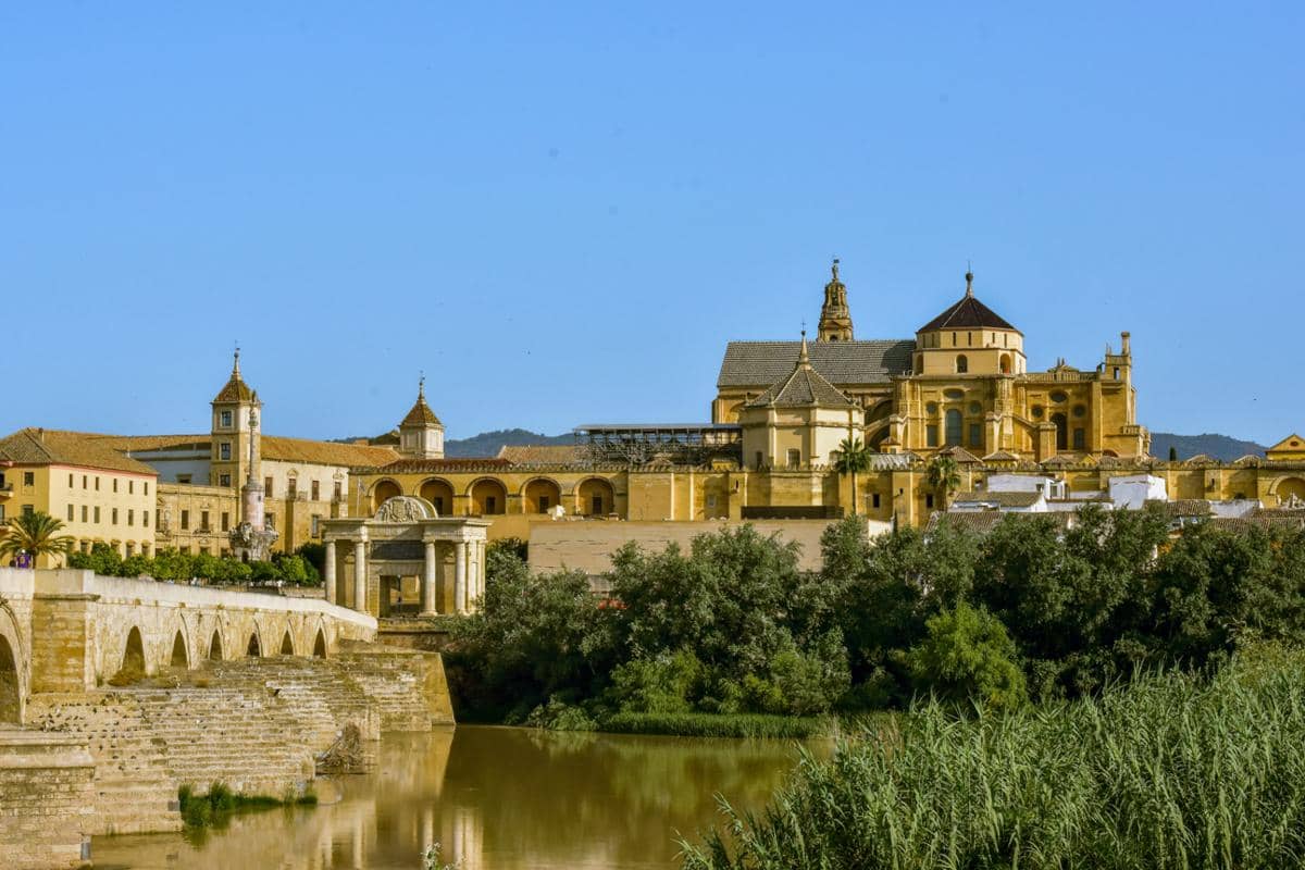 ilustrasi bangunan di Córdoba
