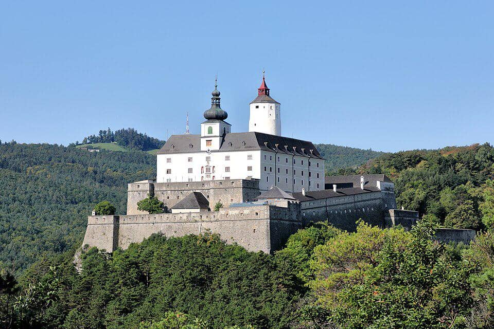 Kastil Forchtenstein di Austria