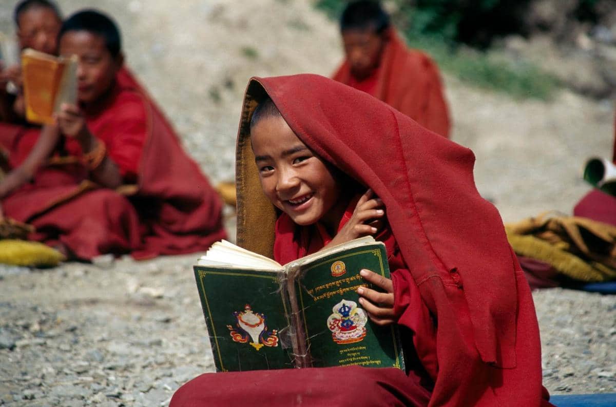 ilustrasi anak kecil di Tibet, etnis China, budaya Tibet