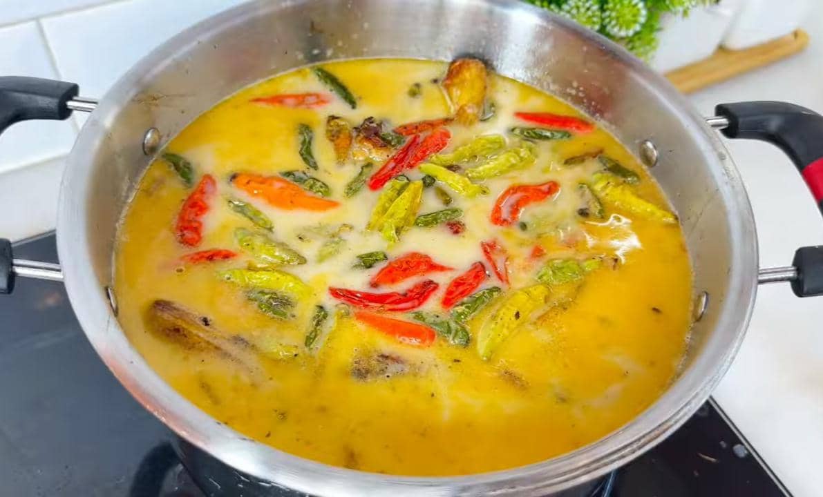ilustrasi membuat ayam pedas khas Banyuwangi