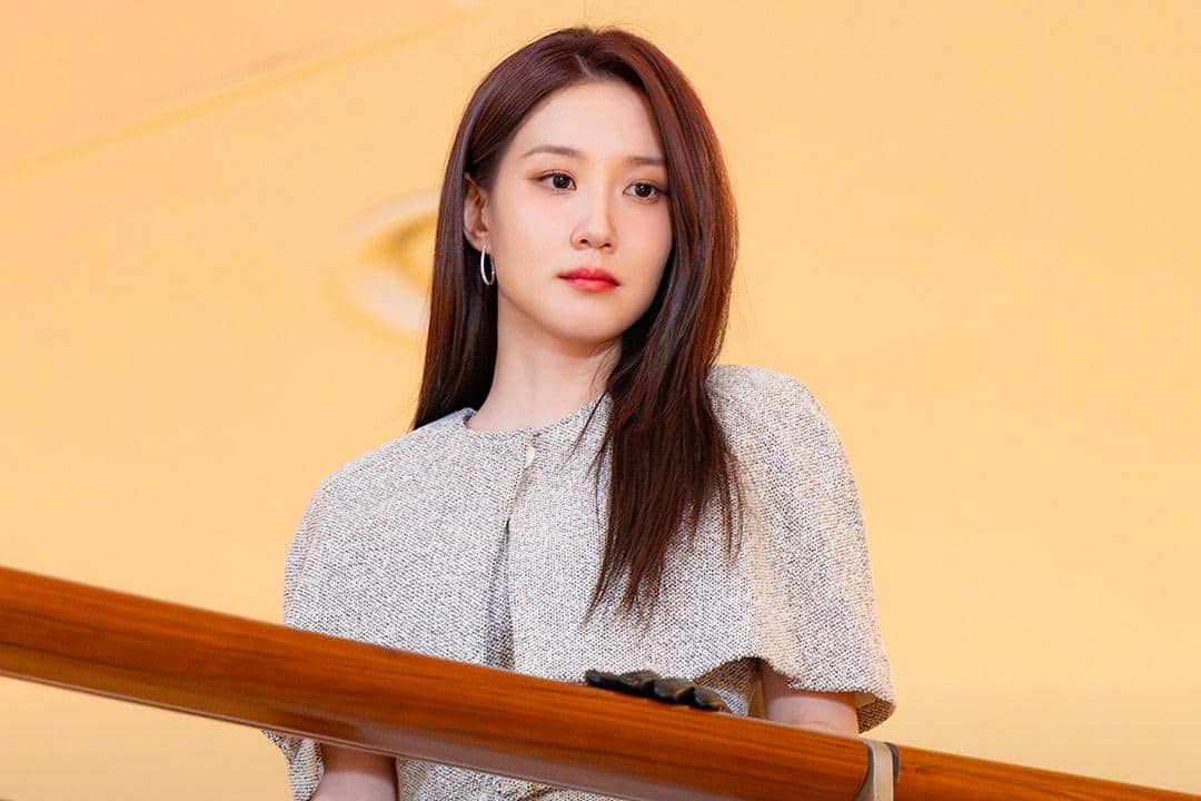 Potongan adegan drama Spooky in Love dari akun Instagram tvN Drama memperlihatkan momen dalam serial tersebut.