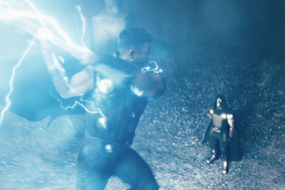 Kenapa Doctor Doom Bisa Menahan Stormbreaker Hanya Pakai Jari?