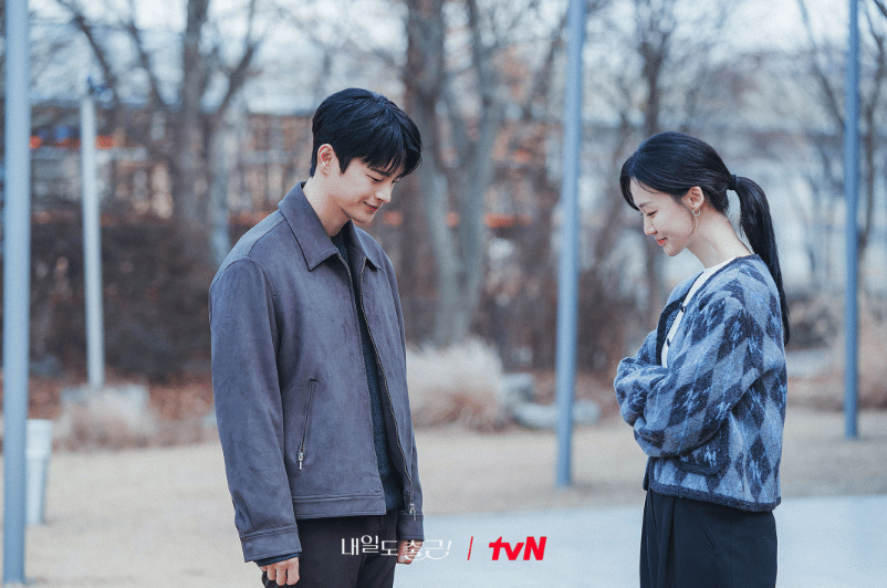 Masa Lalu Kang Si Woo dan Choi Soo Jin di See You at Work Tomorrow!