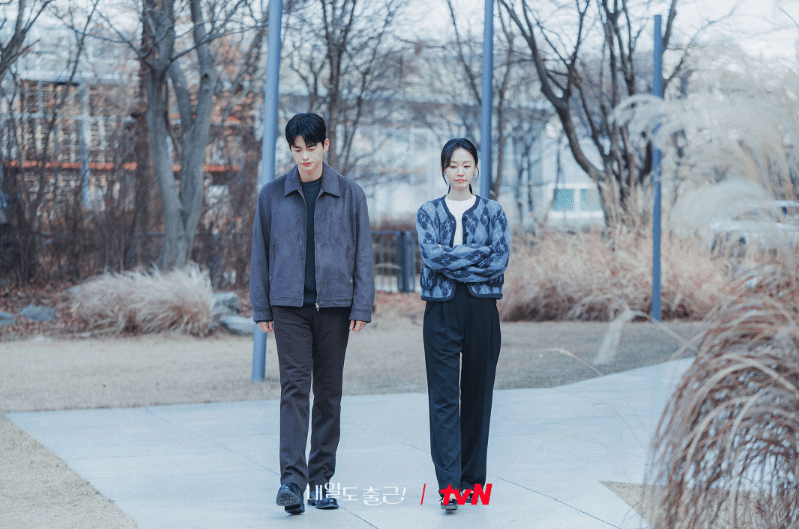 Seo In Guk dan Park Ye Young di drama See You at Work Tomorrow!