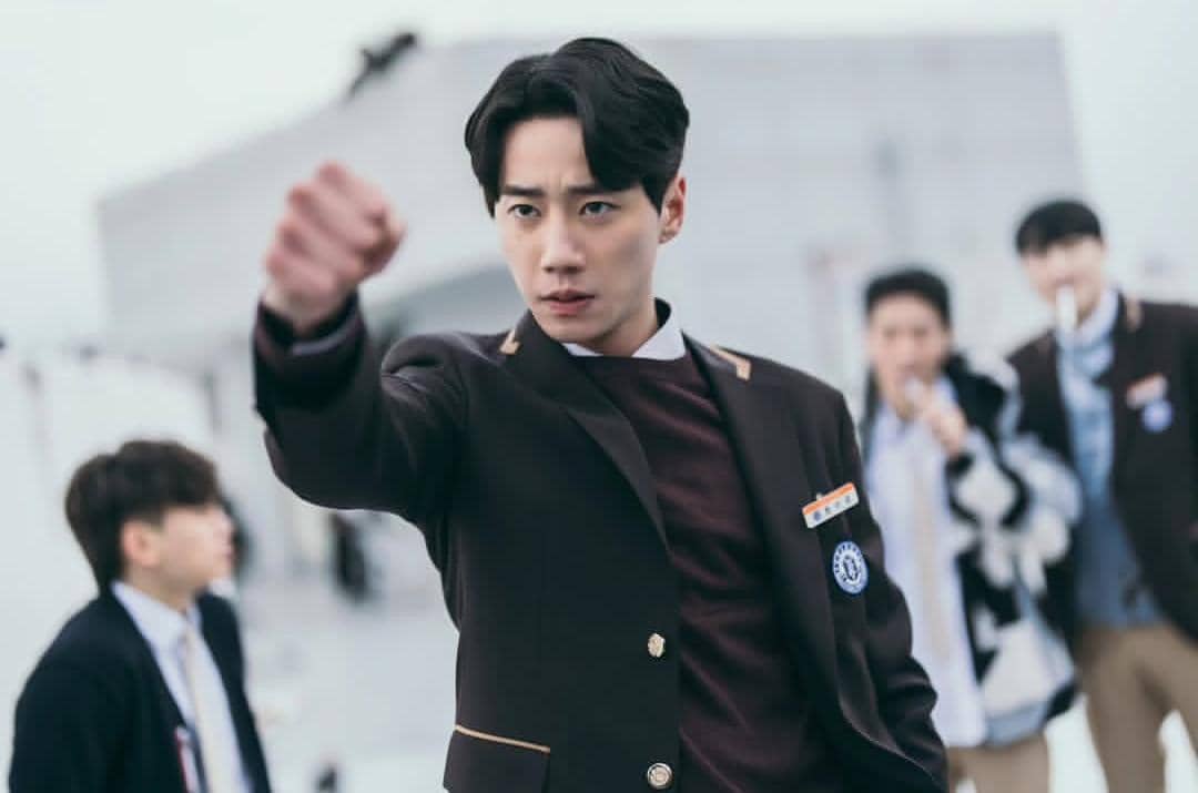 Lee Jun Young di film Brave Citizen