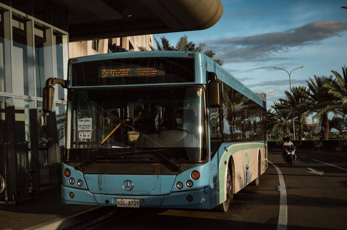 ilustrasi sebuah Bus Rapid Transit (BRT)
