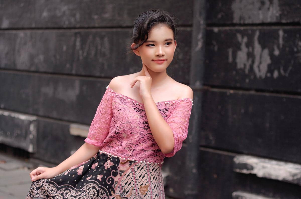 Wanita Berkebaya