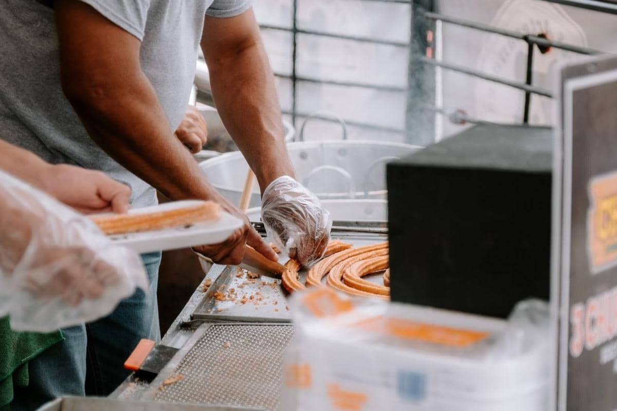 ilustrasi membuat churros 