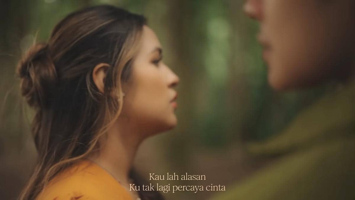 cuplikan video lirik "Tak Berharap Lagi"