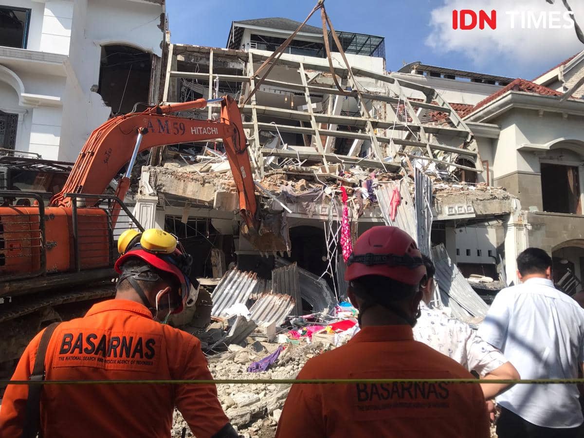 [BREAKING] Ledakan Grand Polonia, 2 Korban Lagi Masih Tertimbun 