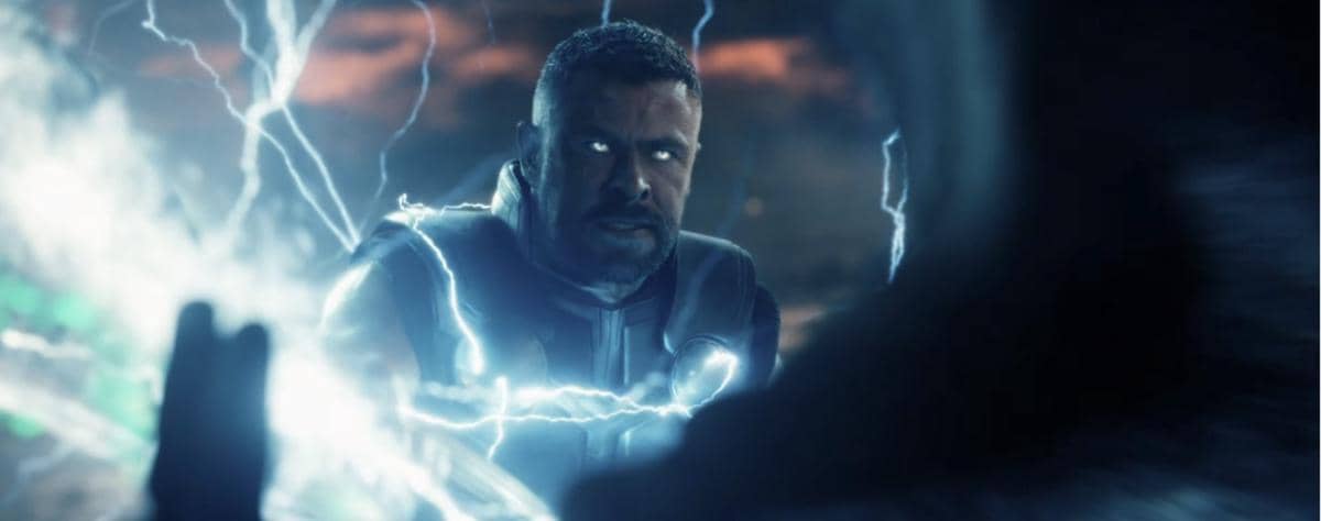 Thor Melawan Doom di Avengers Doomsday.jpg