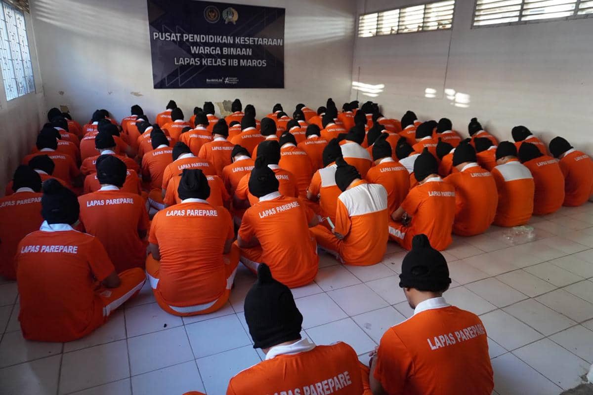 Sebanyak 115 warga binaan kategori high risk dipindahkan dari Sulawesi Selatan dan Jawa Timur ke Nusakambangan.