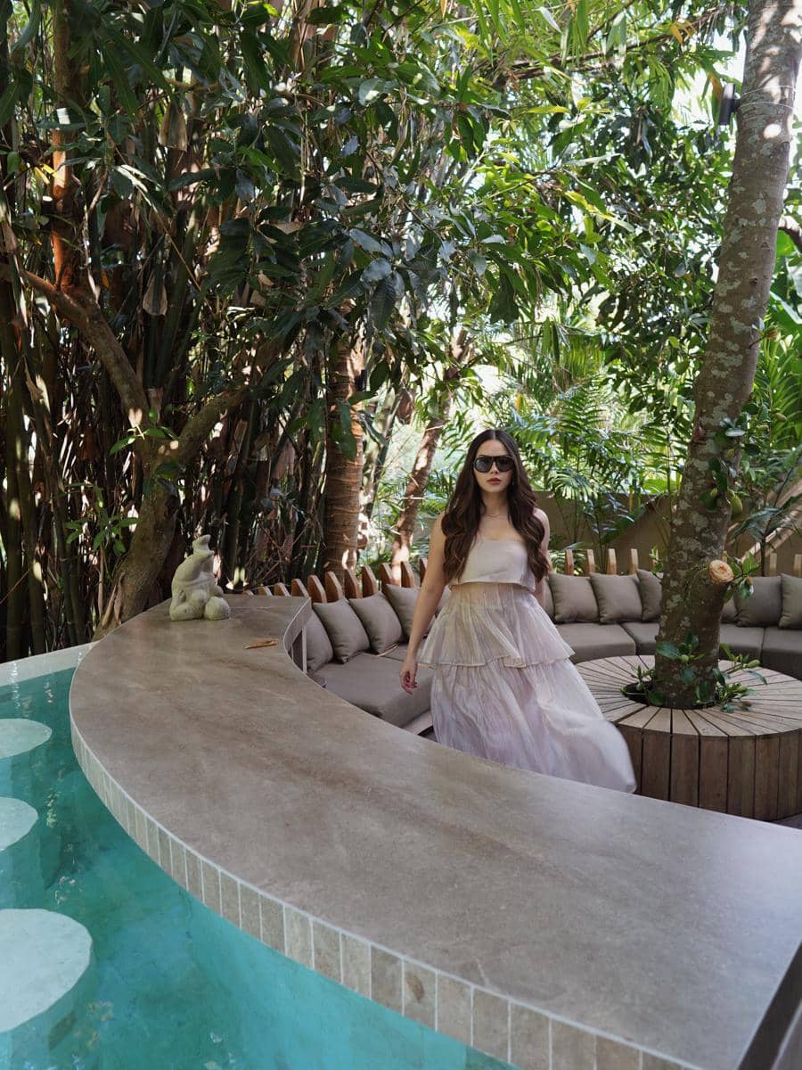 Gaya Alyssa Daguise Liburan di Bali (threads.com/@alyssadaguise)