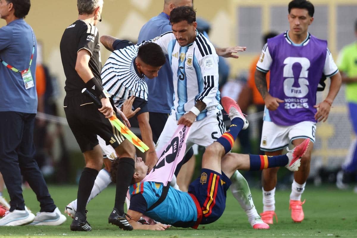 Kartu Merah Paredes saat Keributan Spanyol vs Argentina Dicabut FIFA?