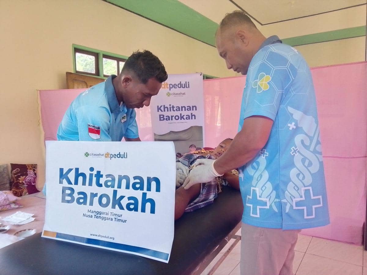 DT Peduli Gelar Khitanan Gratis untuk Anak Pelosok Manggarai Timur