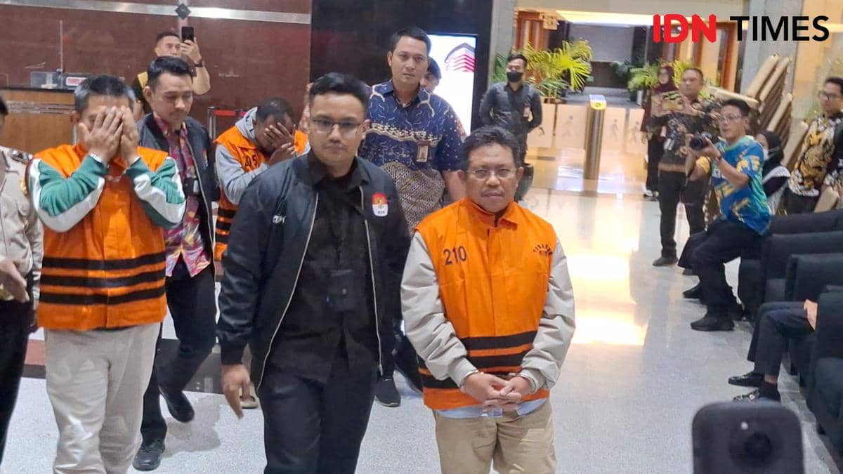 Bupati Lombok Barat Lalu Ahmad Zaini ditahan KPK.