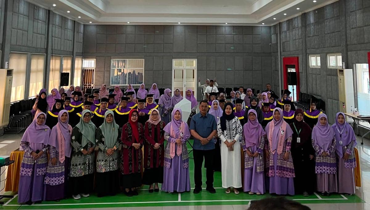 Tak Ada Kata Terlambat Belajar, 22 Warga Semarang Lulus Sekolah Lansia