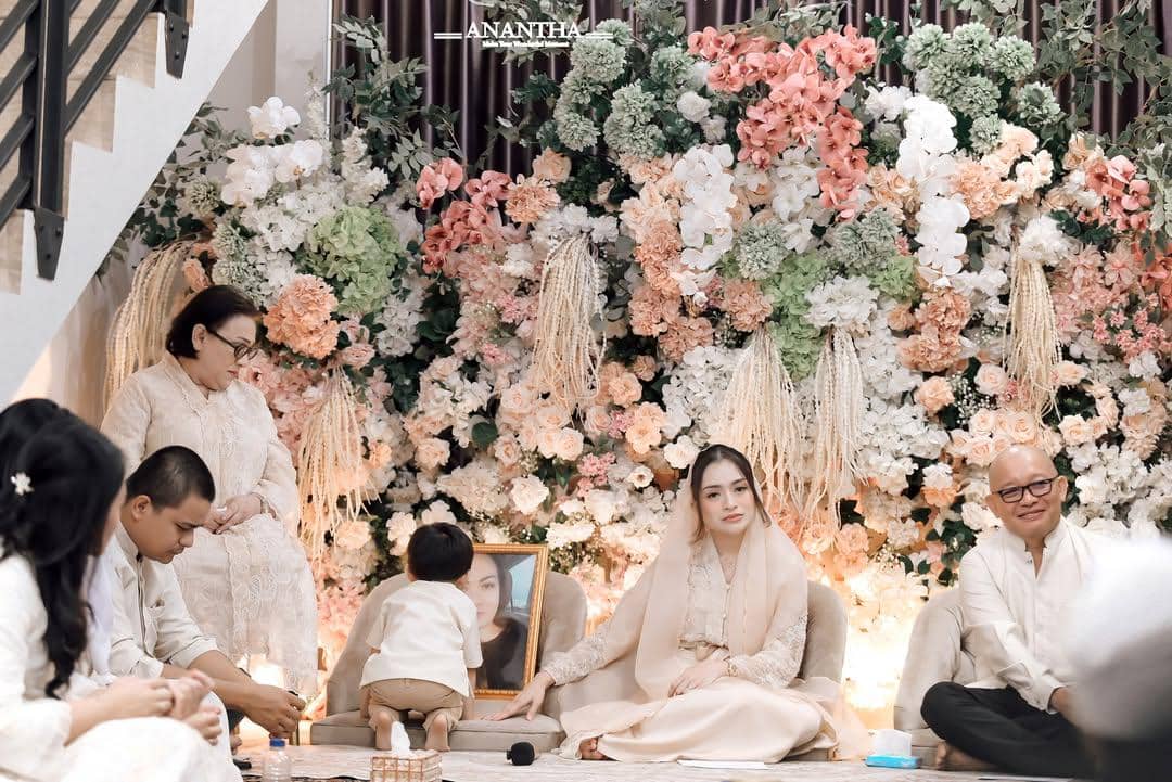 Dekorasi Pengajian Pranikah Nathalie Holscher, Segar bak Taman Bunga