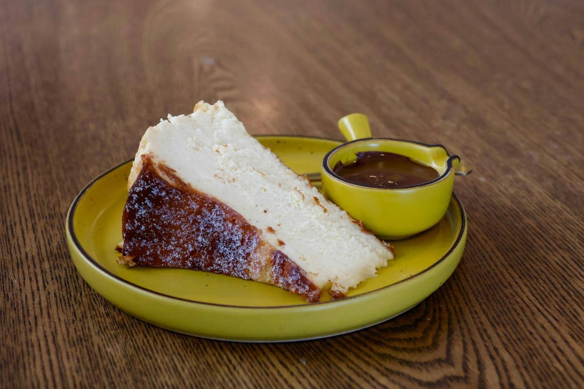 Resep Burnt Basque Cheesecake Versi Ekonomis Khas Spanyol