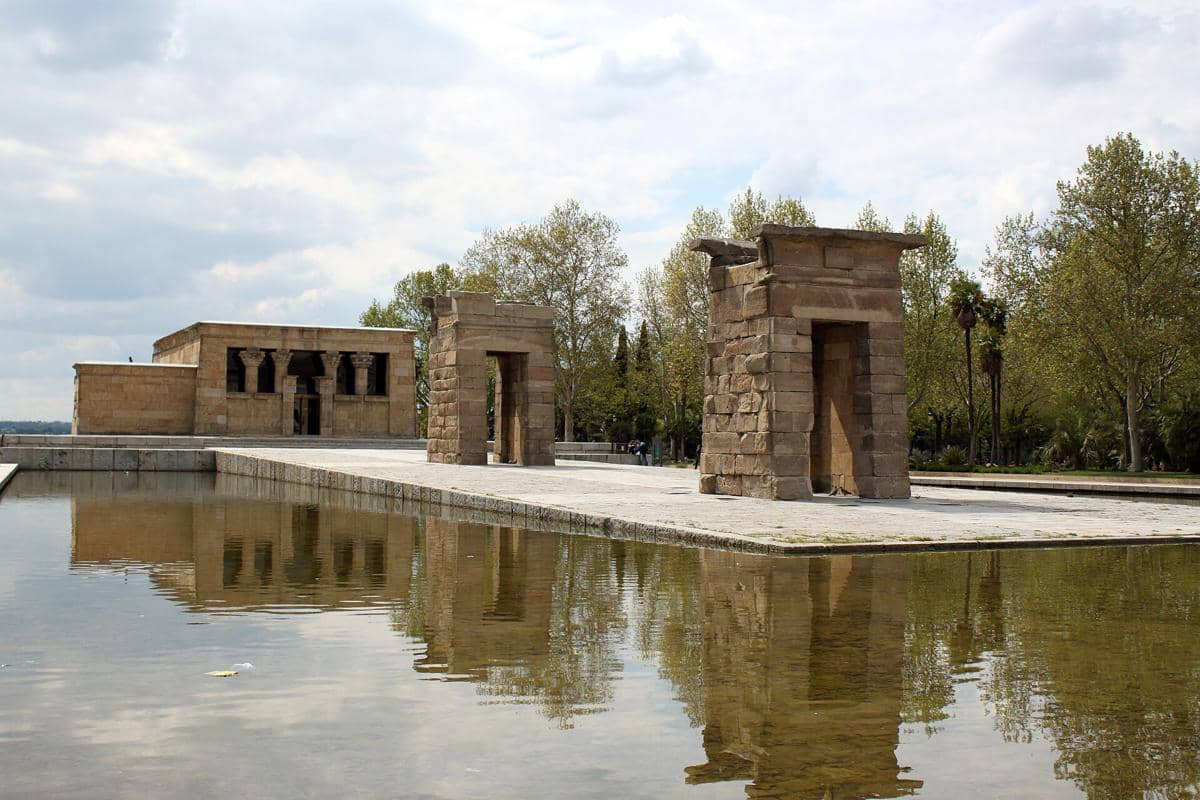 potret Kuil Debod