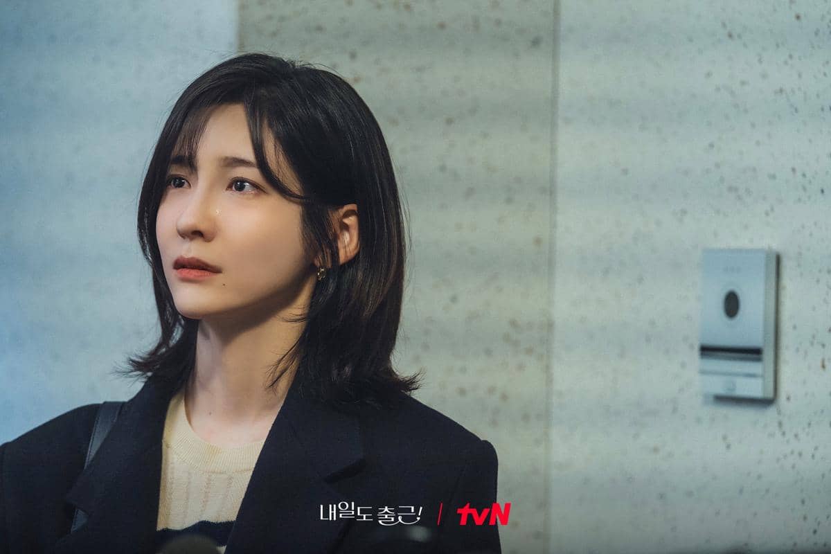 Potongan adegan drama Korea See You at Work Tomorrow! yang dibagikan oleh akun CJnDrama di platform X.
