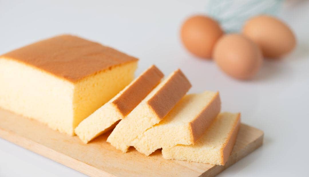 bolu yang sudah dipotong (vecteezy.com/Werayuth Piriyapornprapa)
