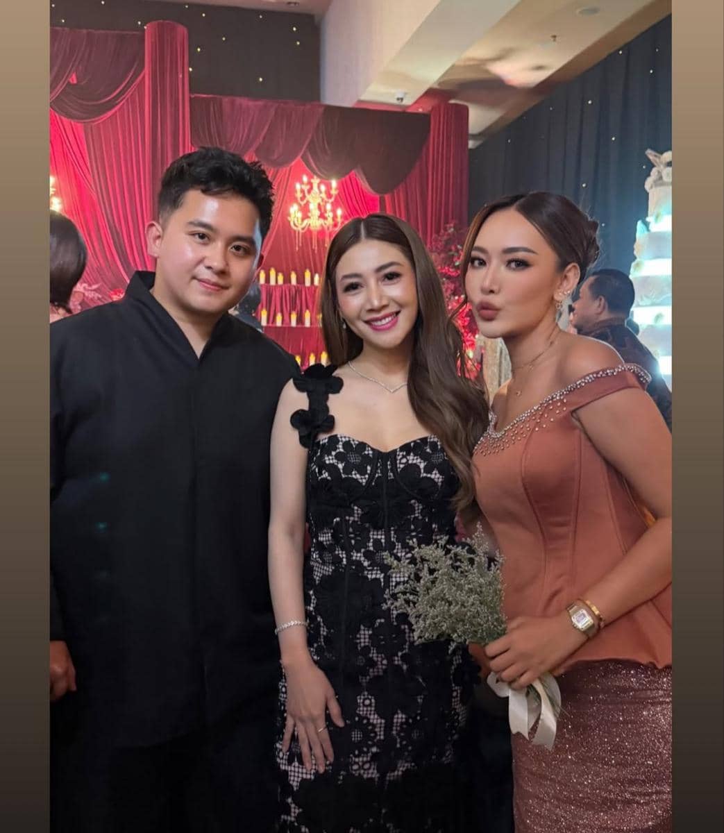 gaya kondangan tamu Nathalie