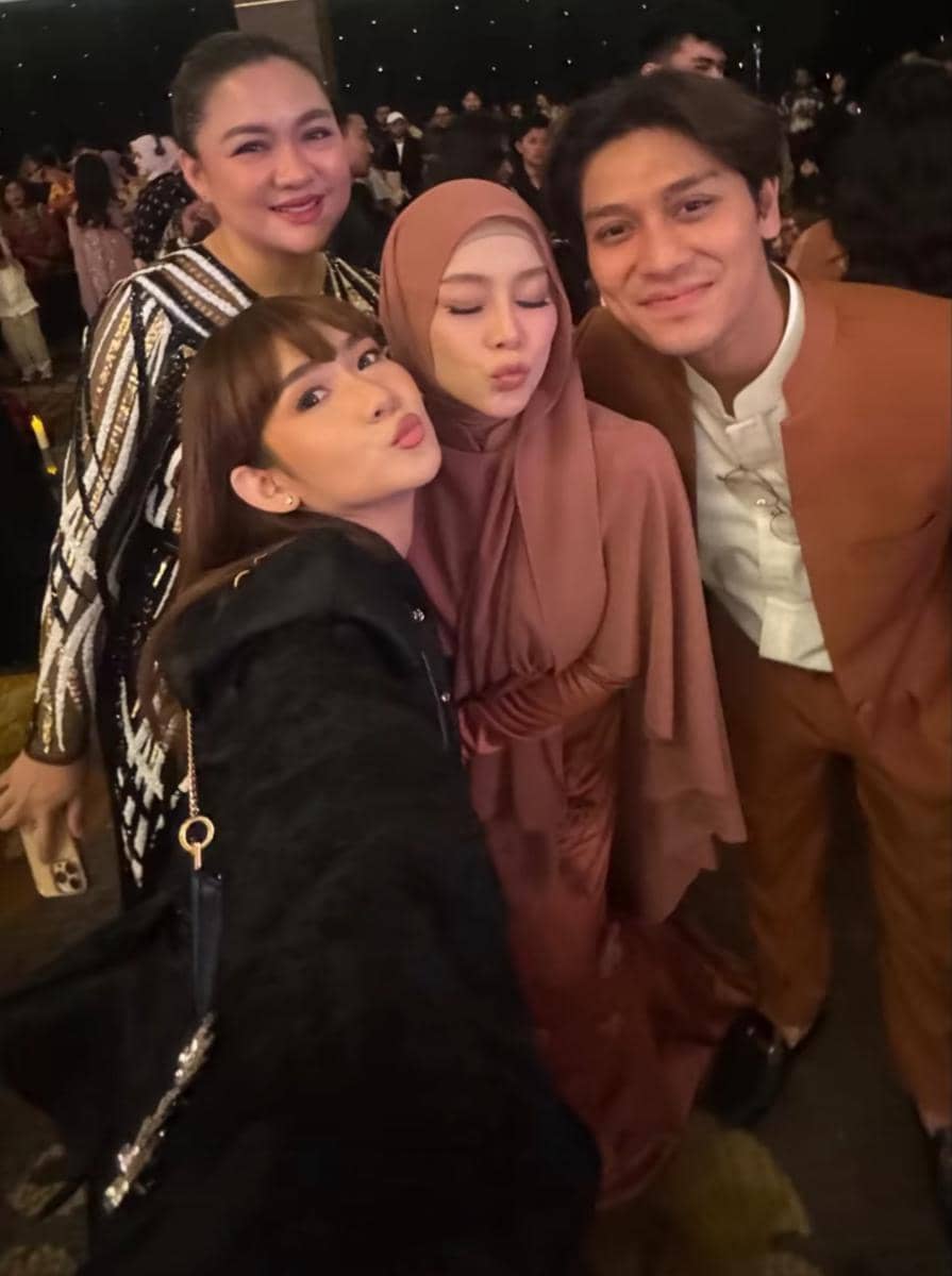 gaya kondangan tamu Nathalie