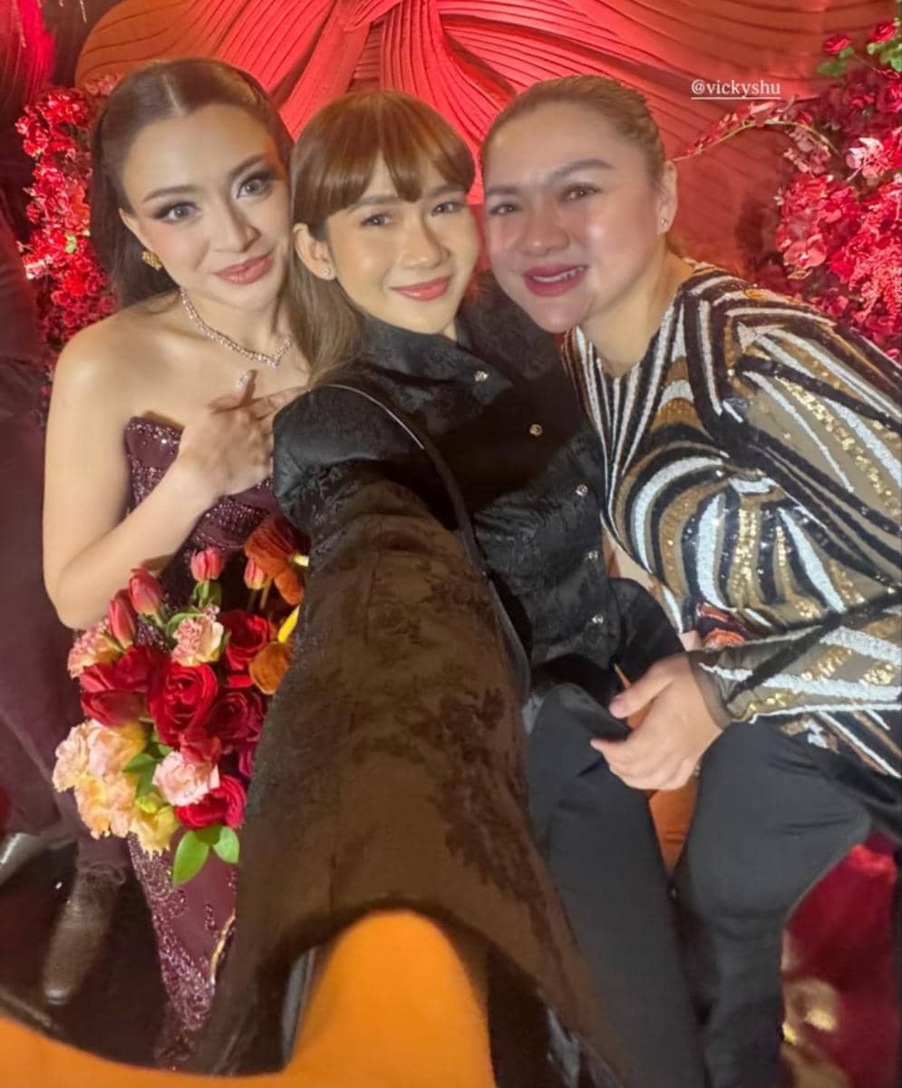 gaya kondangan tamu Nathalie