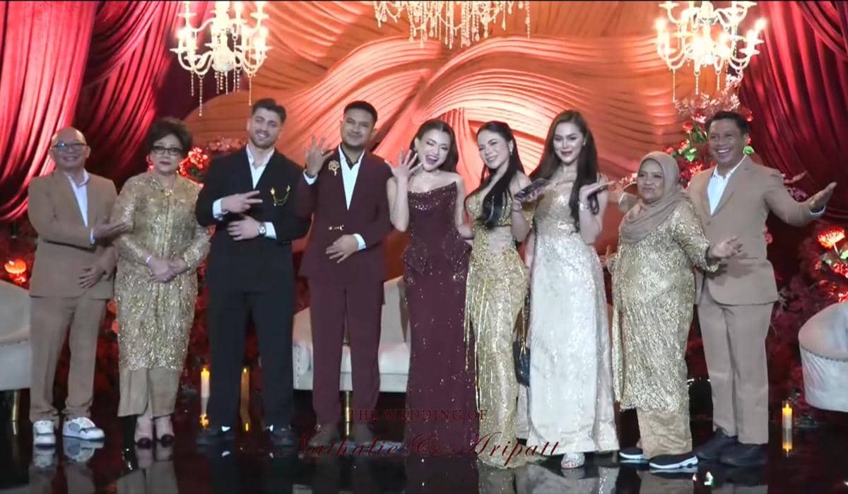 gaya tamu resepsi Nathalie