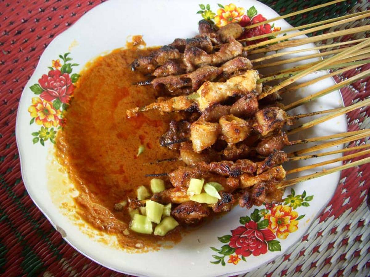 ilustrasi sate bulayak