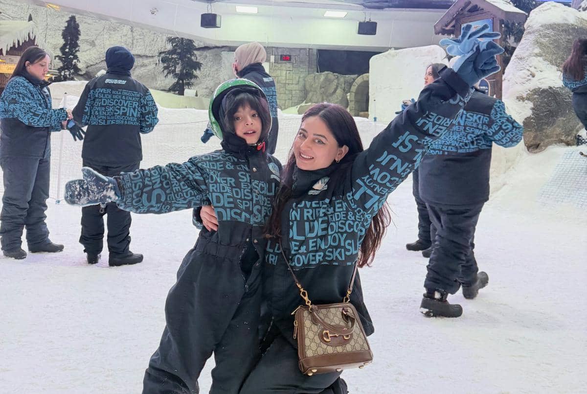 8 Potret Mahhi Vij Liburan di Dubai, Seru Bareng Anak
