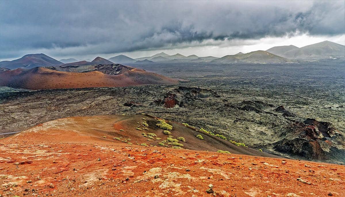 Pemandangan Taman Nasional Timanfaya di Lanzarote, Kepulauan Canary, Spanyol.