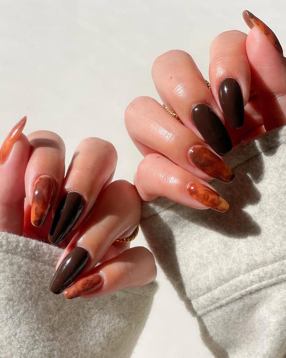 inspirasi nail art motif marmer