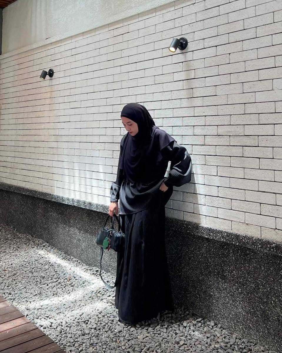 inspirasi outfit one set ala selebgram Nisa Cookie 