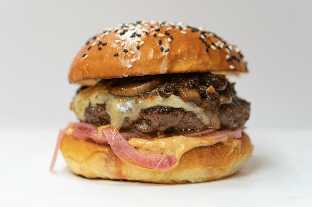 ilustrasi oklahoma onion burger