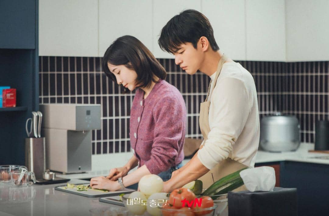 7 Bukti Kang Si Woo di See You at Work Tomorrow Sosok Husband Material