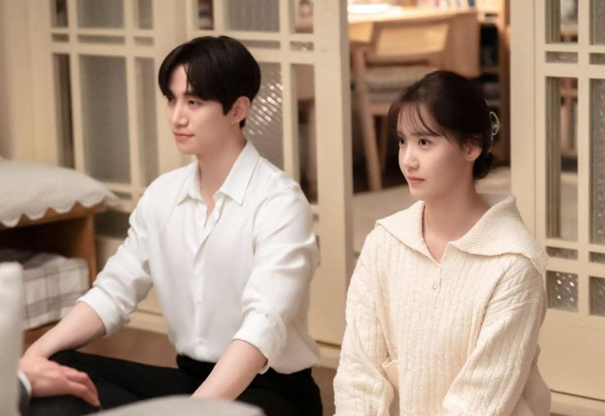 Cuplikan drama Korea King the Land produksi JTBC memperlihatkan salah satu adegan dalam serial tersebut.