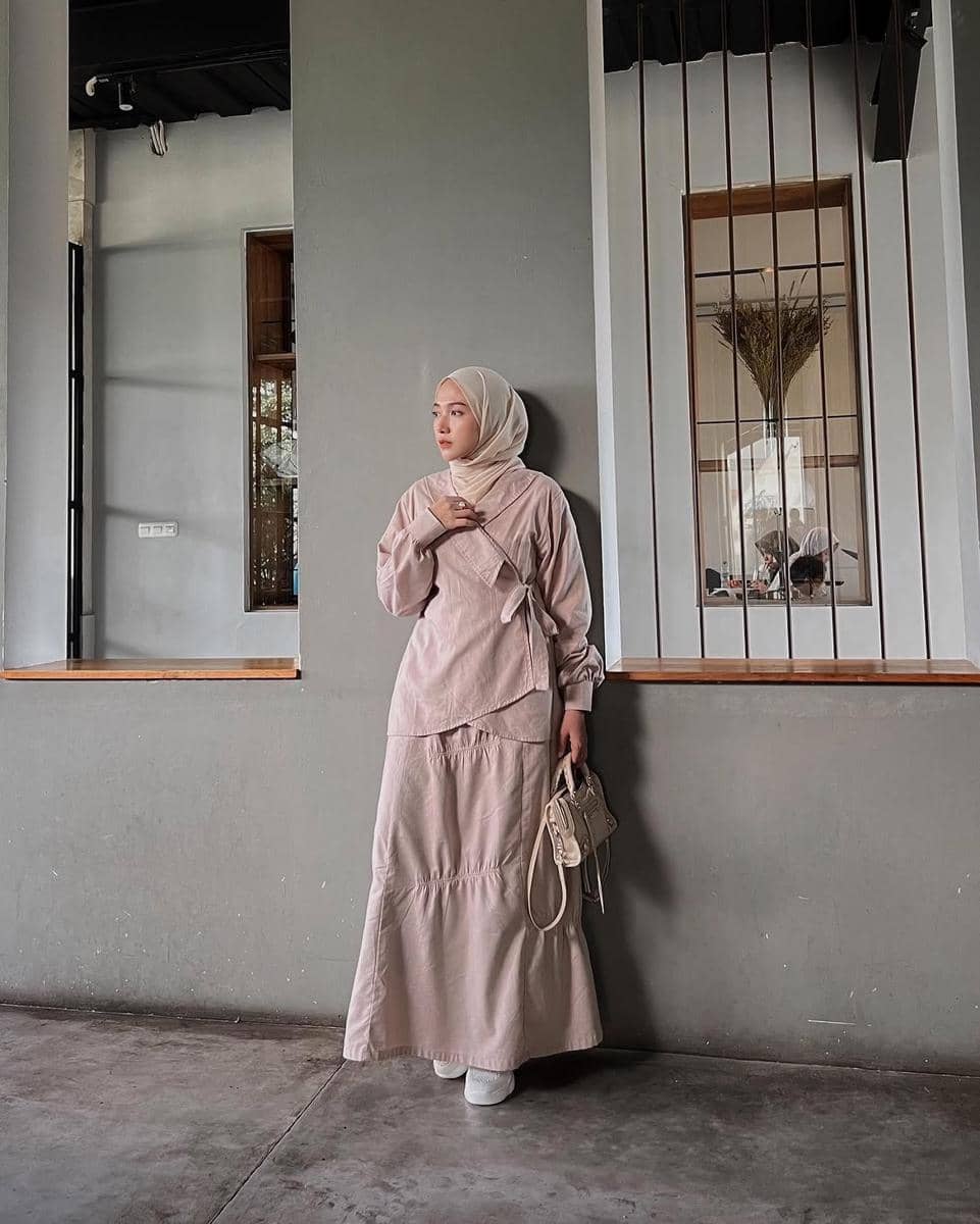 inspirasi outfit one set ala selebgram Nisa Cookie 