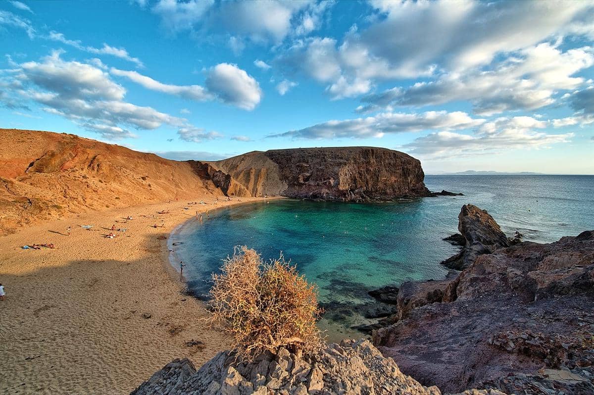 Playa de Papagayo (Pantai Papagayo) yang terletak di Lanzarote, Kepulauan Canary, Spanyol.