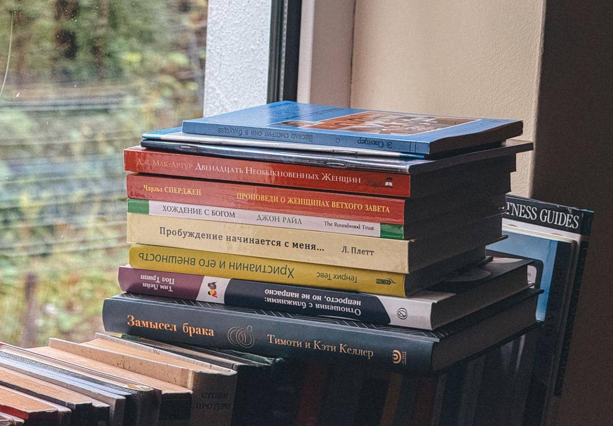 Kenapa Ada Orang Mengoleksi Buku dengan Sampul Edisi Lama?