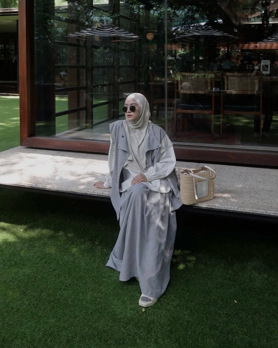 inspirasi outfit one set ala selebgram Nisa Cookie 