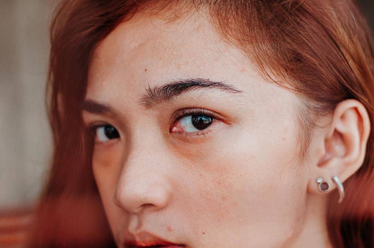Ilustrasi tren eyebrow 2026