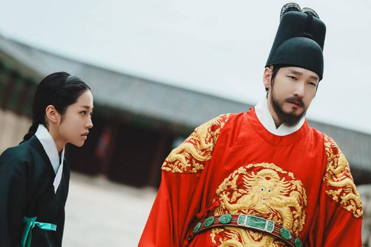 7 Power of Abuse Raja Ju Sang di Drakor The East Palace
