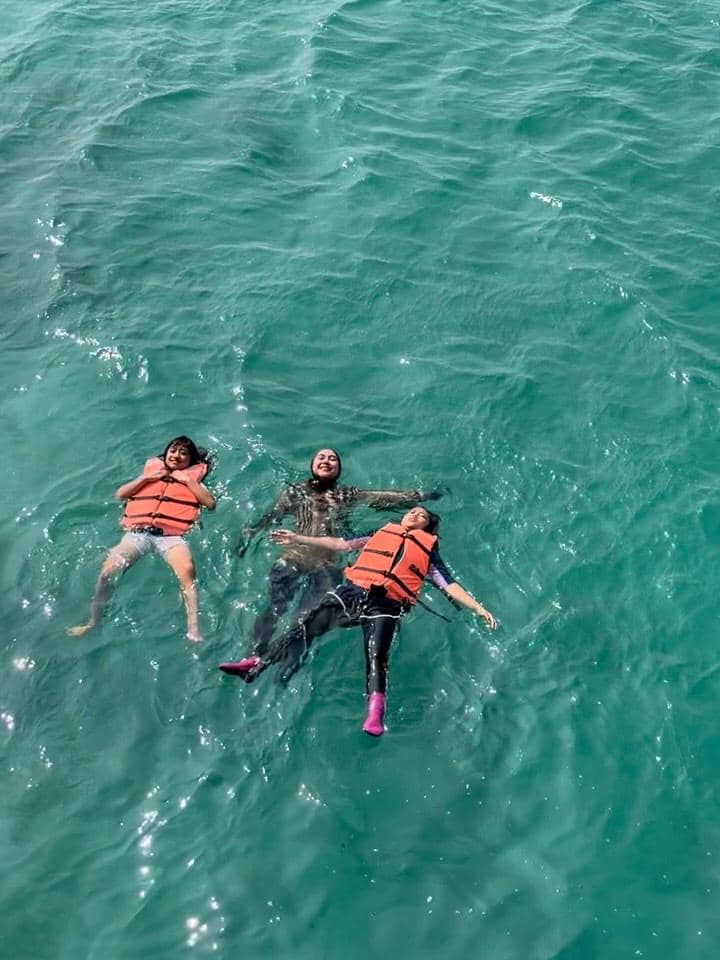 Ria Ricis dan keponakan liburan di Kepulauan Seribu