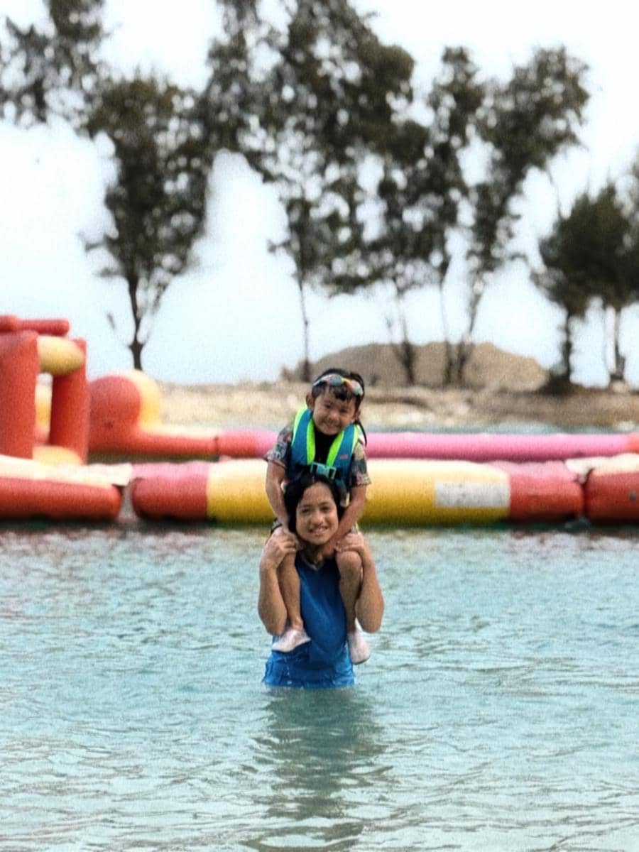 Ria Ricis dan keponakan liburan di Kepulauan Seribu