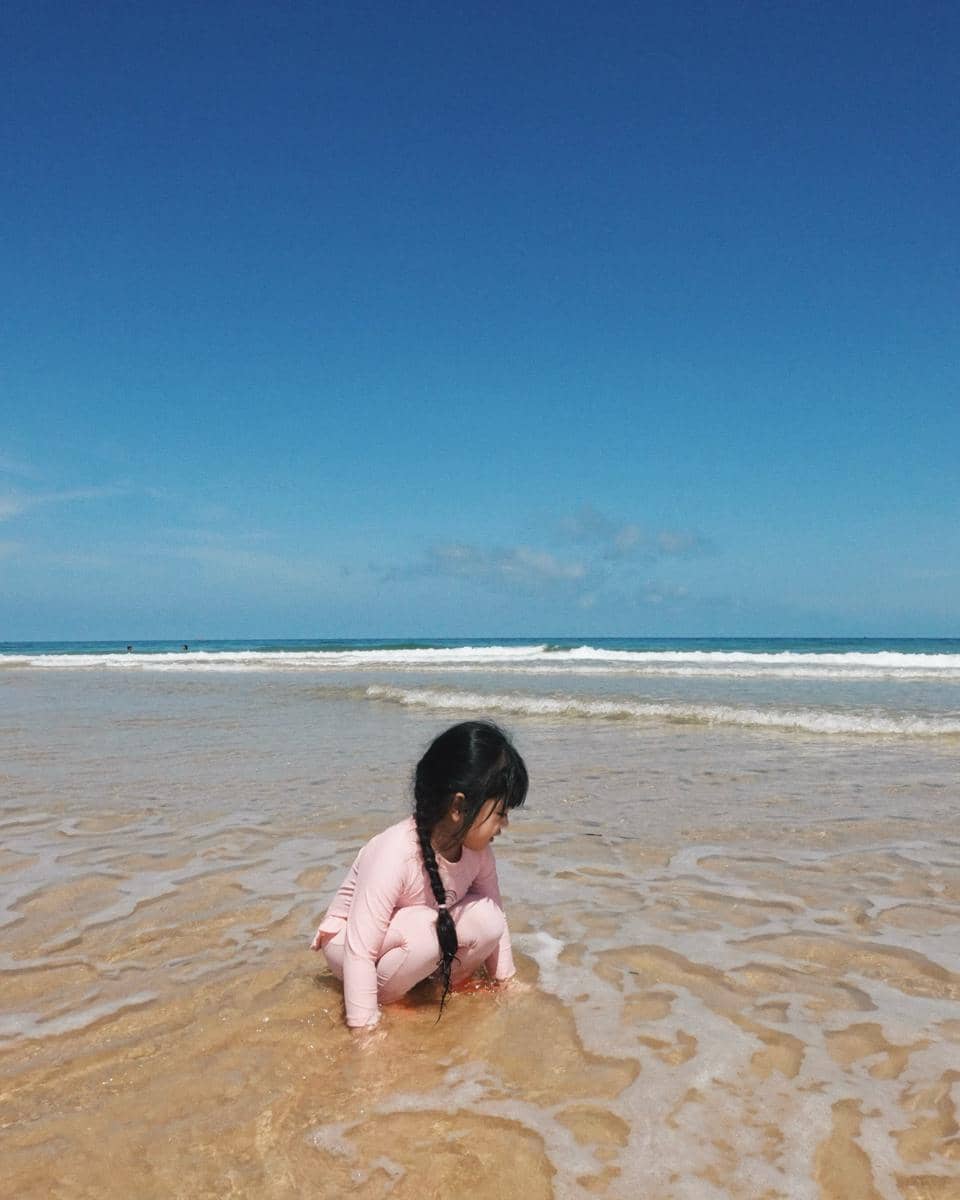 Keluarga Siti Badriah liburan di Pantai Phú Quốc