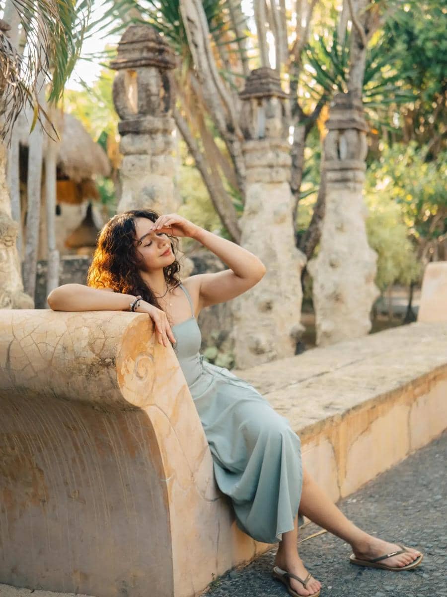 Photoshoot Sahila Hisyam saat liburan di Lombok