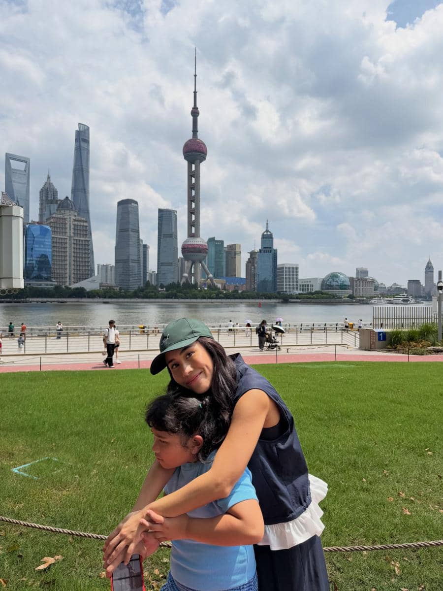 Gya Sadiqah jalan-jalan di Shanghai