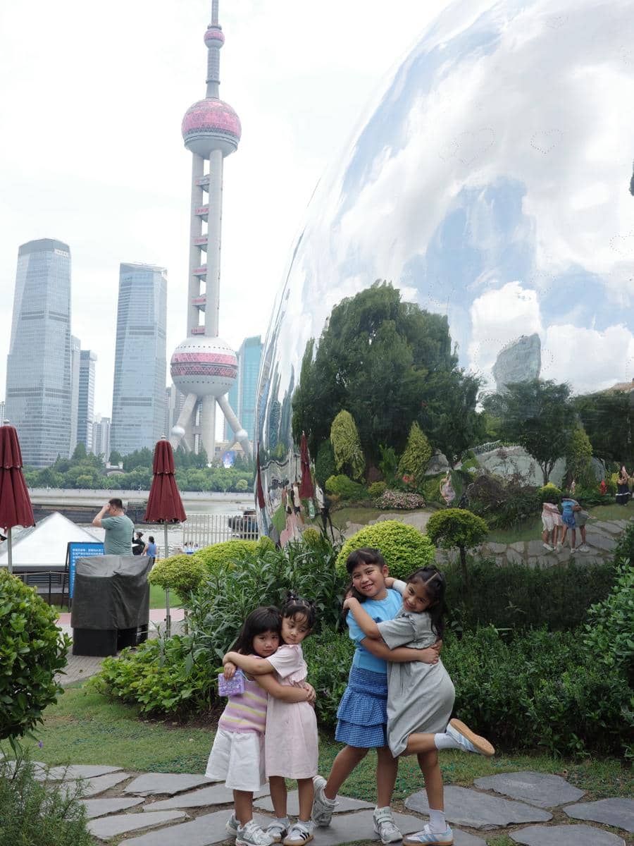 Gya Sadiqah jalan-jalan di Shanghai